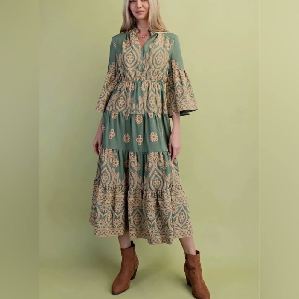 Gigio Romantic Sage Textured Print Tiered  Midi- Maxi Dress w/ Bell Sleeves, NWT